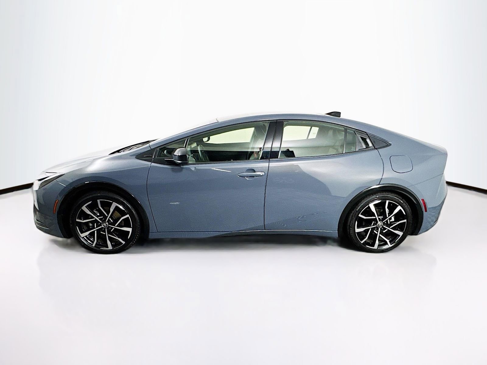 Used 2024 Toyota Prius Prime FWD image 4