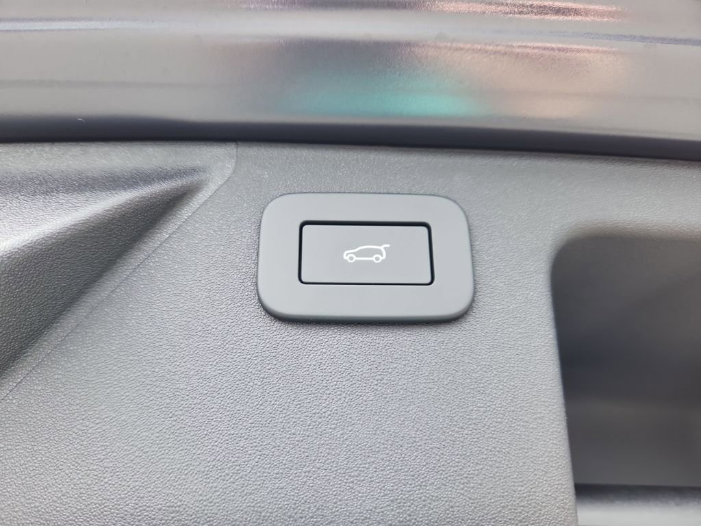 New 2026 Land Rover Discovery Sport Landmark image 14