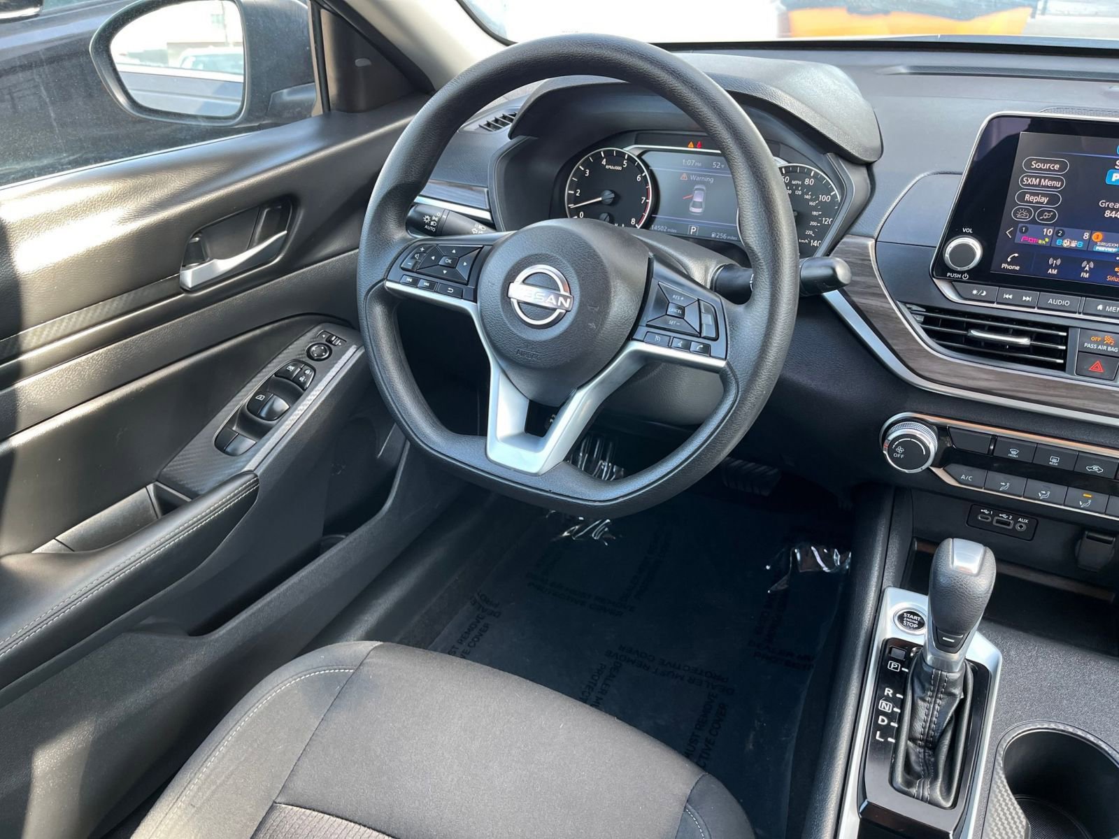 Used 2025 Nissan Altima 2.5 SV FWD image 32