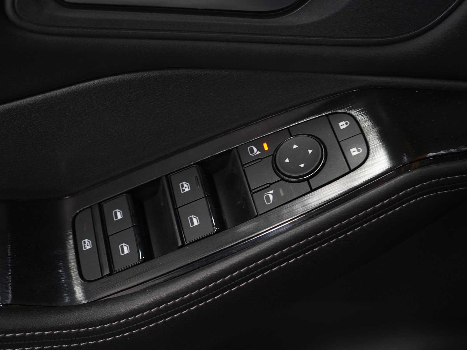 Used 2025 Nissan Rogue SV image 23