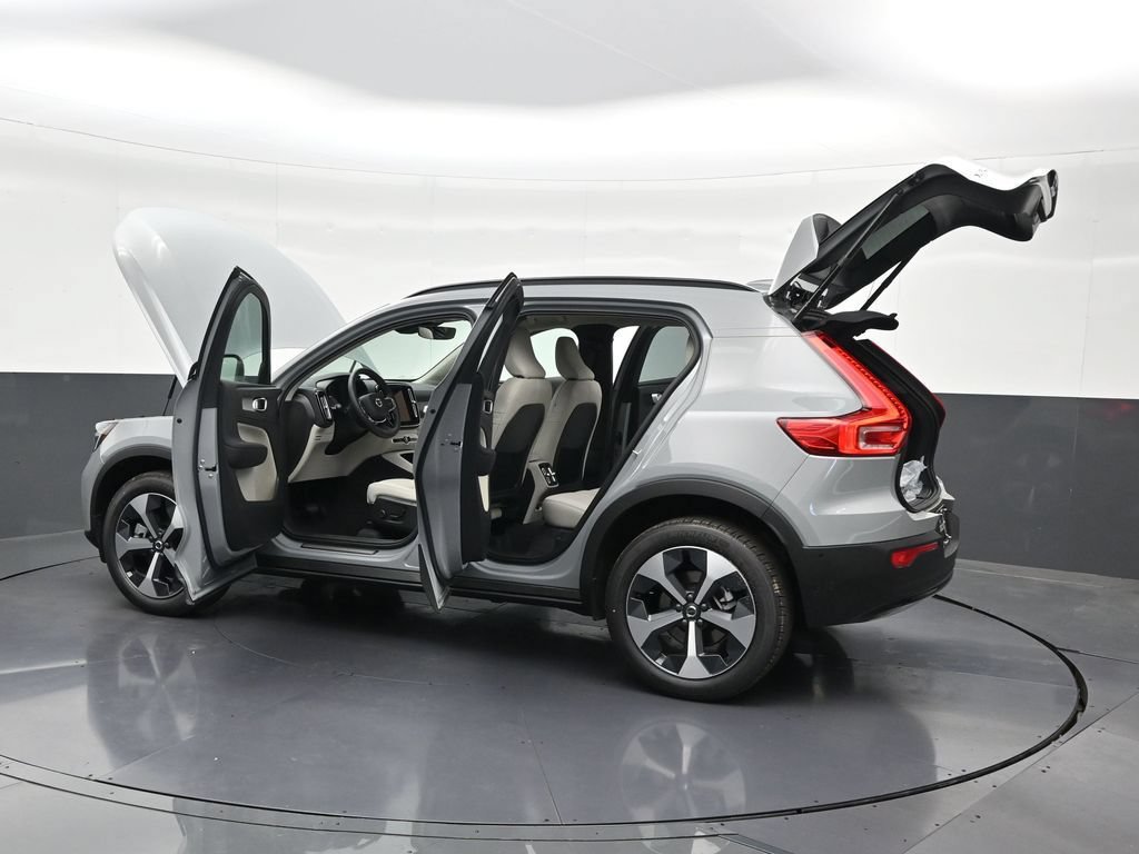 New 2026 Volvo XC40 B5 Plus w/ Protection Package Premier AWD/4WD image 32