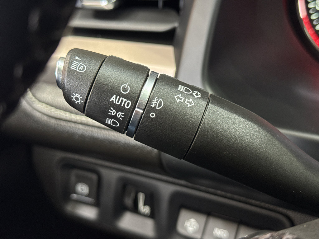 Used 2023 GMC Acadia Denali w/ Black Diamond Edition AWD/4WD image 26