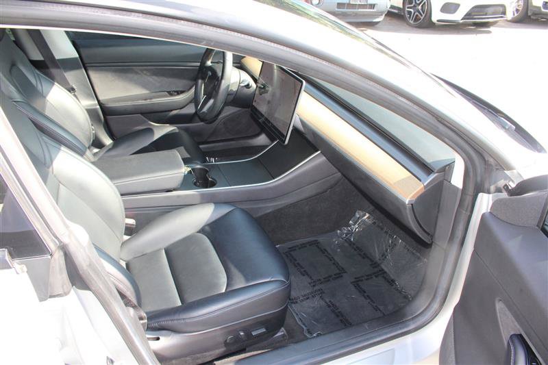 Used 2018 Tesla Model 3 RWD image 9