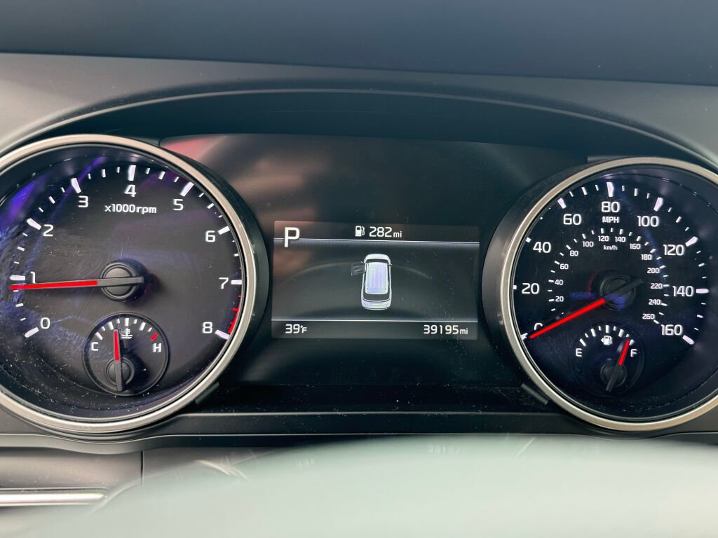 Used 2024 Kia Carnival LX image 27