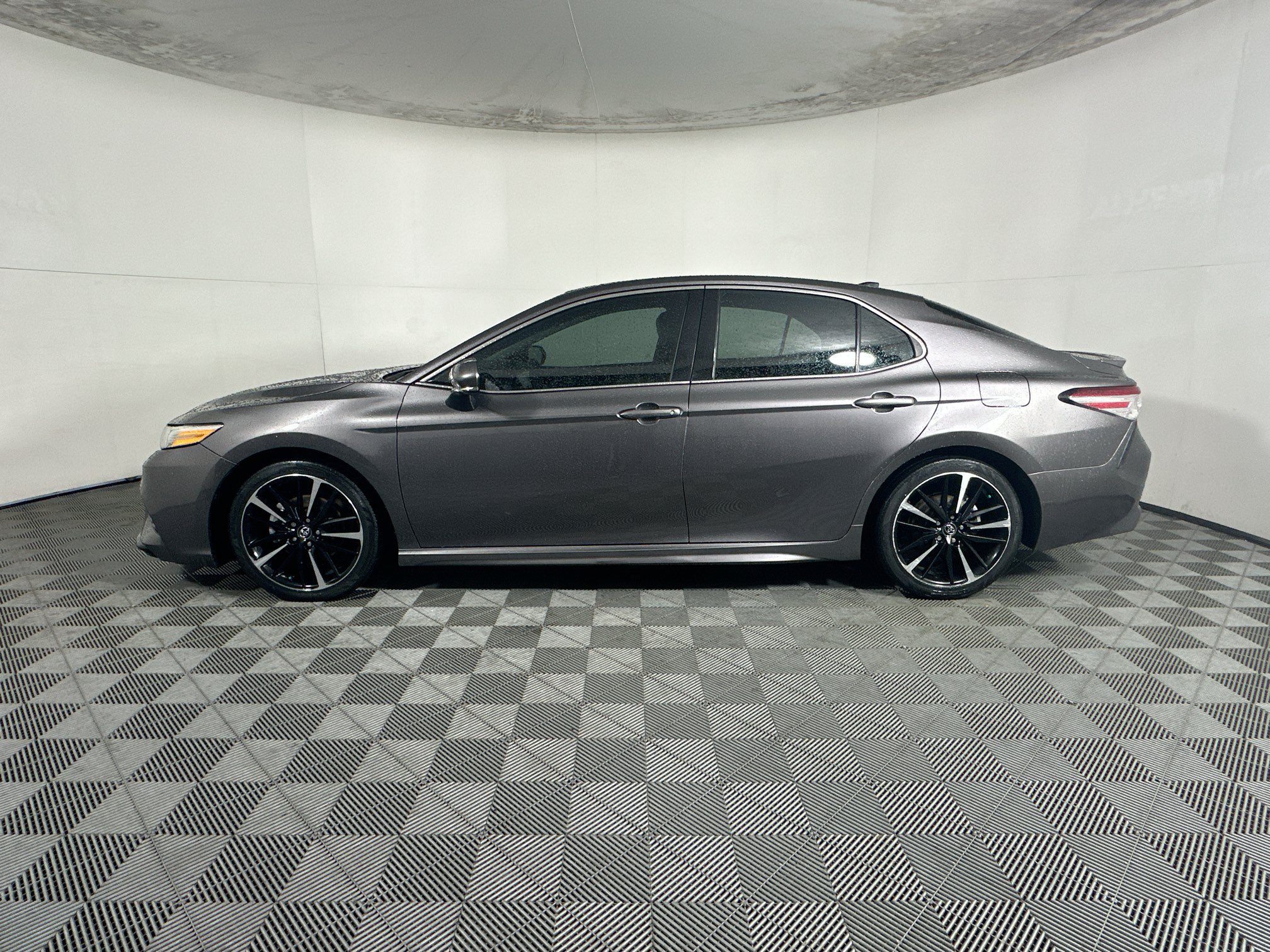Used 2020 Toyota Camry XSE FWD image 6