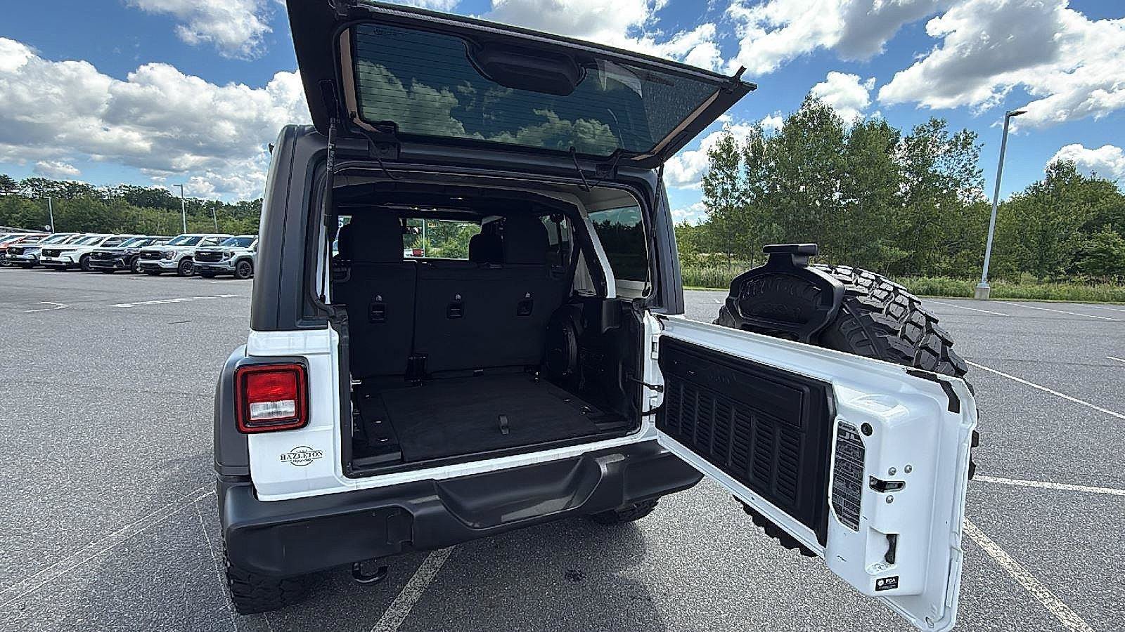 Used 2023 Jeep Wrangler Unlimited Sport AWD/4WD image 21