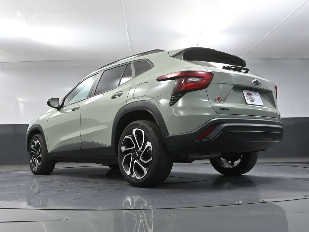 Used 2024 Chevrolet Trax RS w/ Sunroof Package FWD image 41