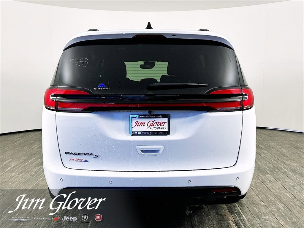 New 2026 Chrysler Pacifica Select w/ S Appearance Package image 5