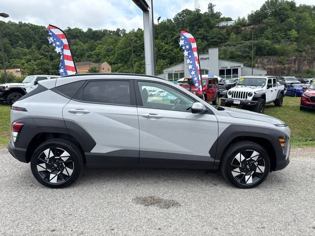 Used 2025 Hyundai Kona SEL AWD/4WD image 2