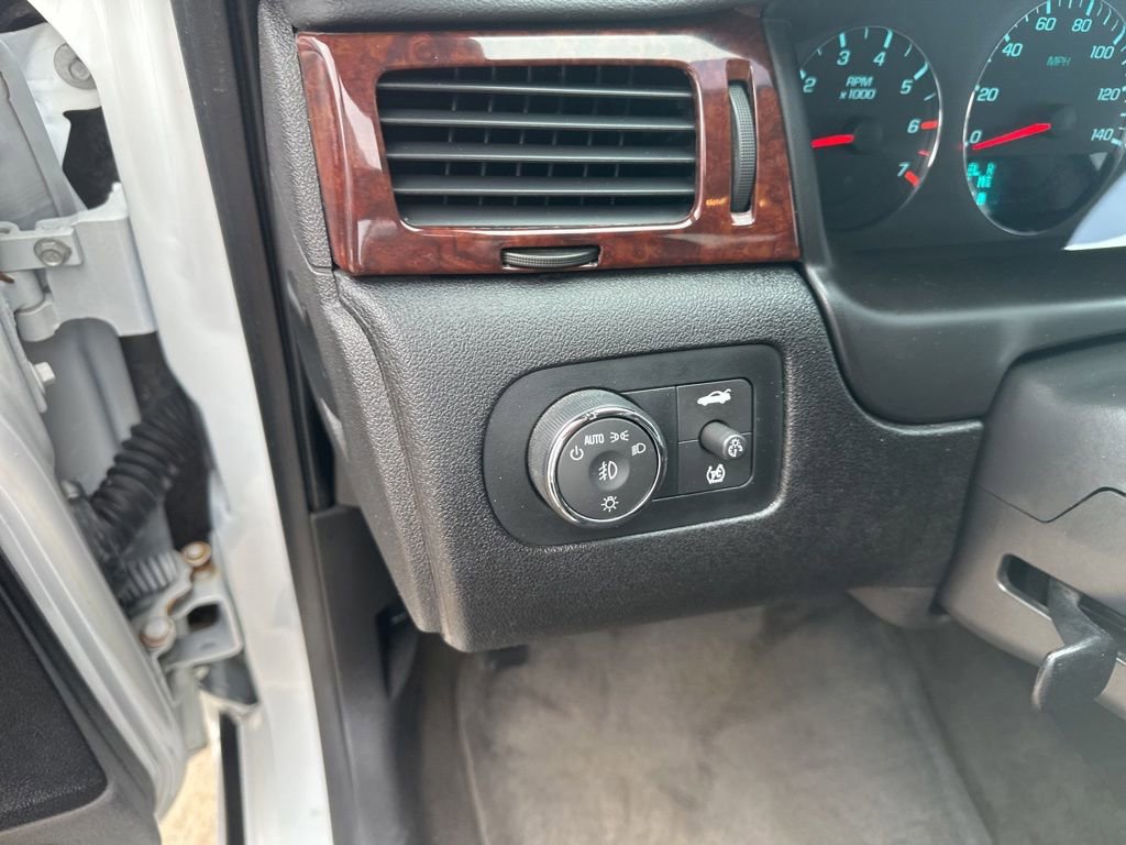 Used 2011 Chevrolet Impala LT FWD image 9