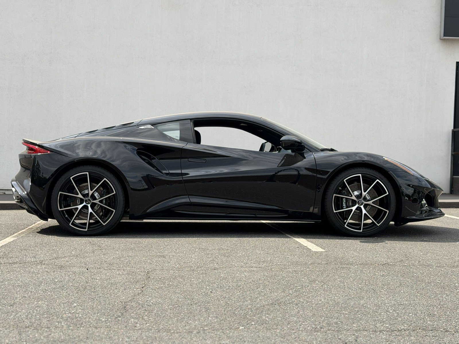 Used 2025 Lotus Emira RWD image 8