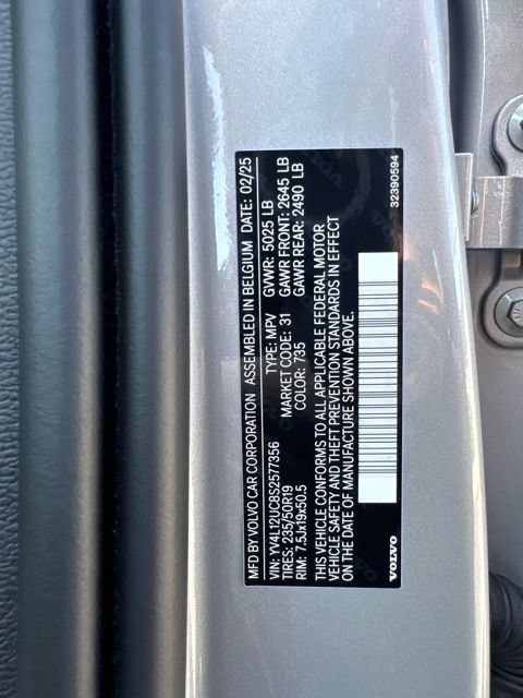 Certified 2025 Volvo XC40 B5 Plus AWD/4WD image 28