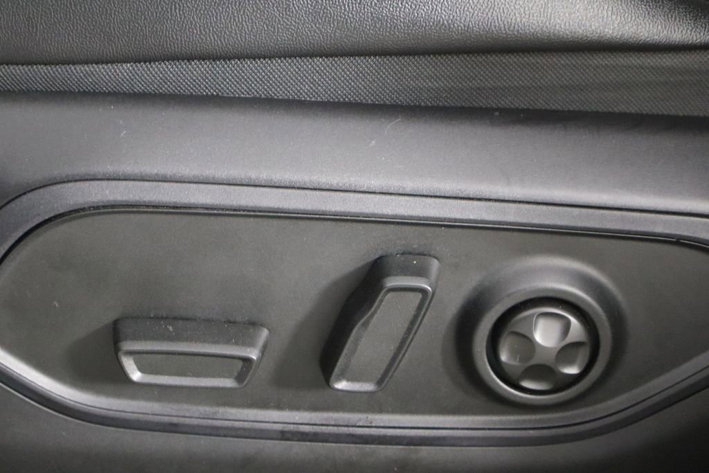 Used 2023 Jeep Grand Cherokee L Limited w/ Black Appearance Package image 25