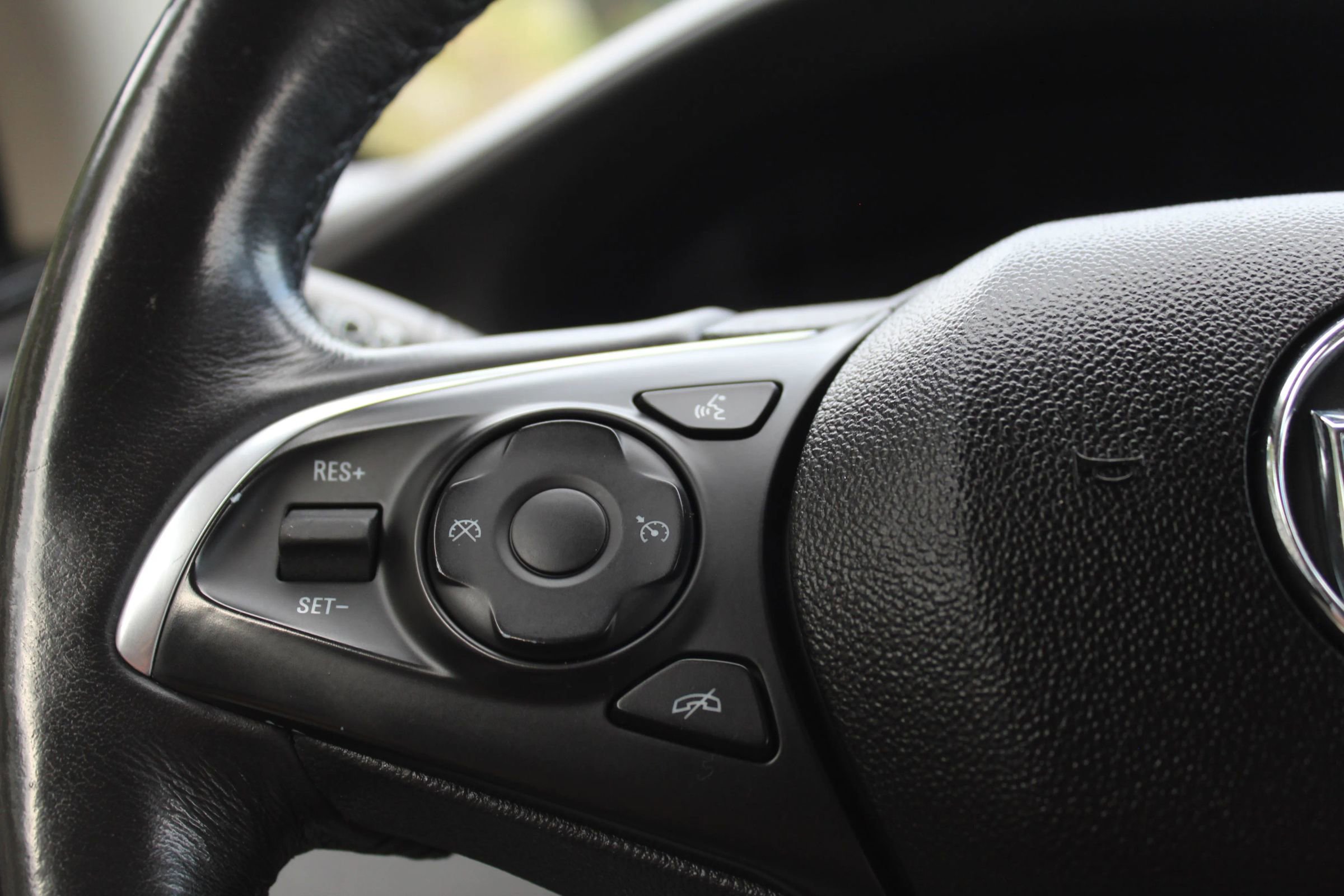 Used 2019 Buick Enclave Essence image 30