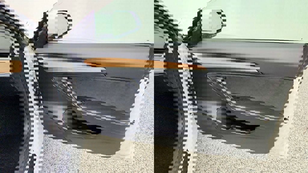 Used 2023 Tesla Model 3 Standard Range image 30