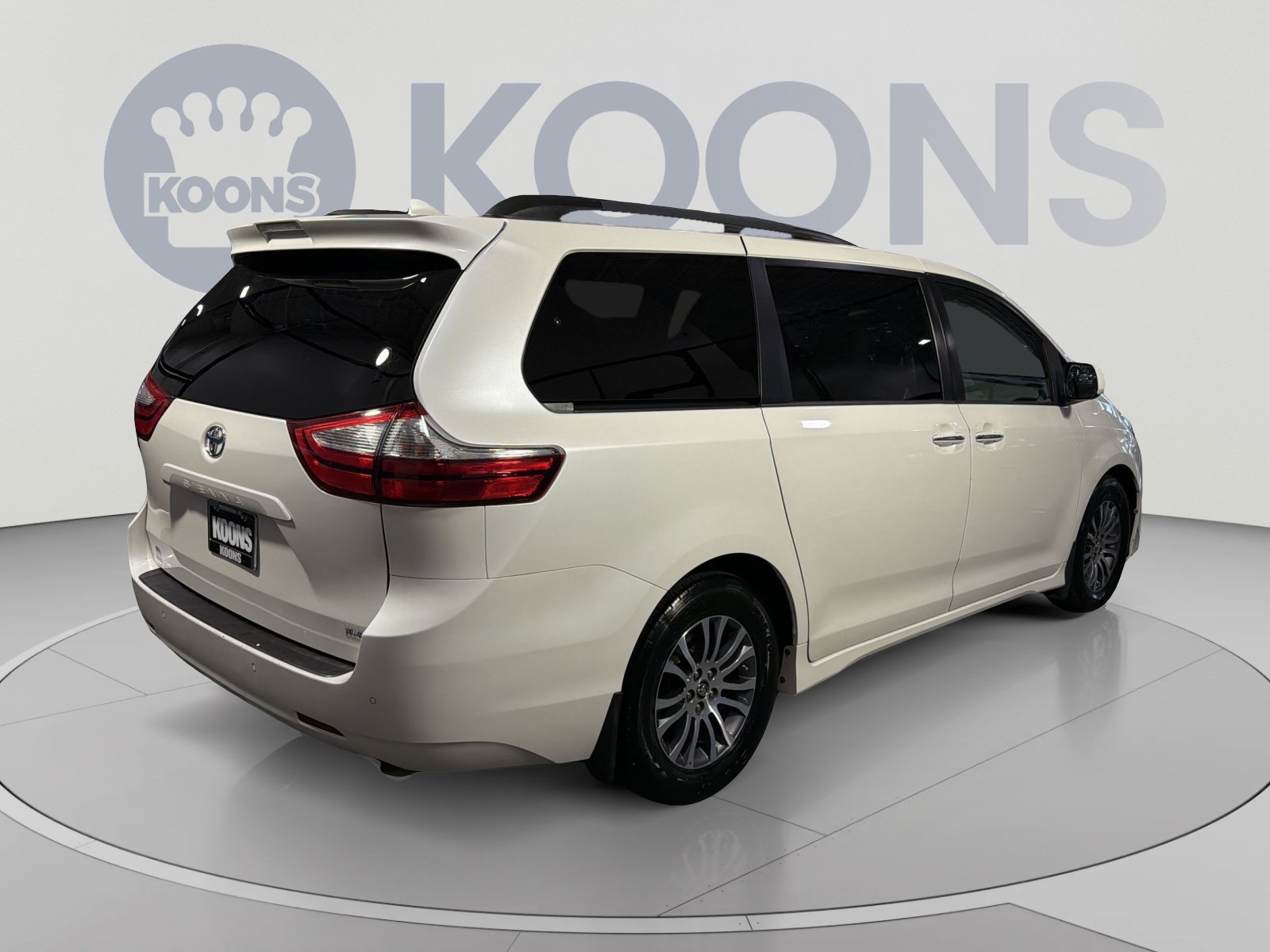 Used 2018 Toyota Sienna XLE Premium FWD image 7