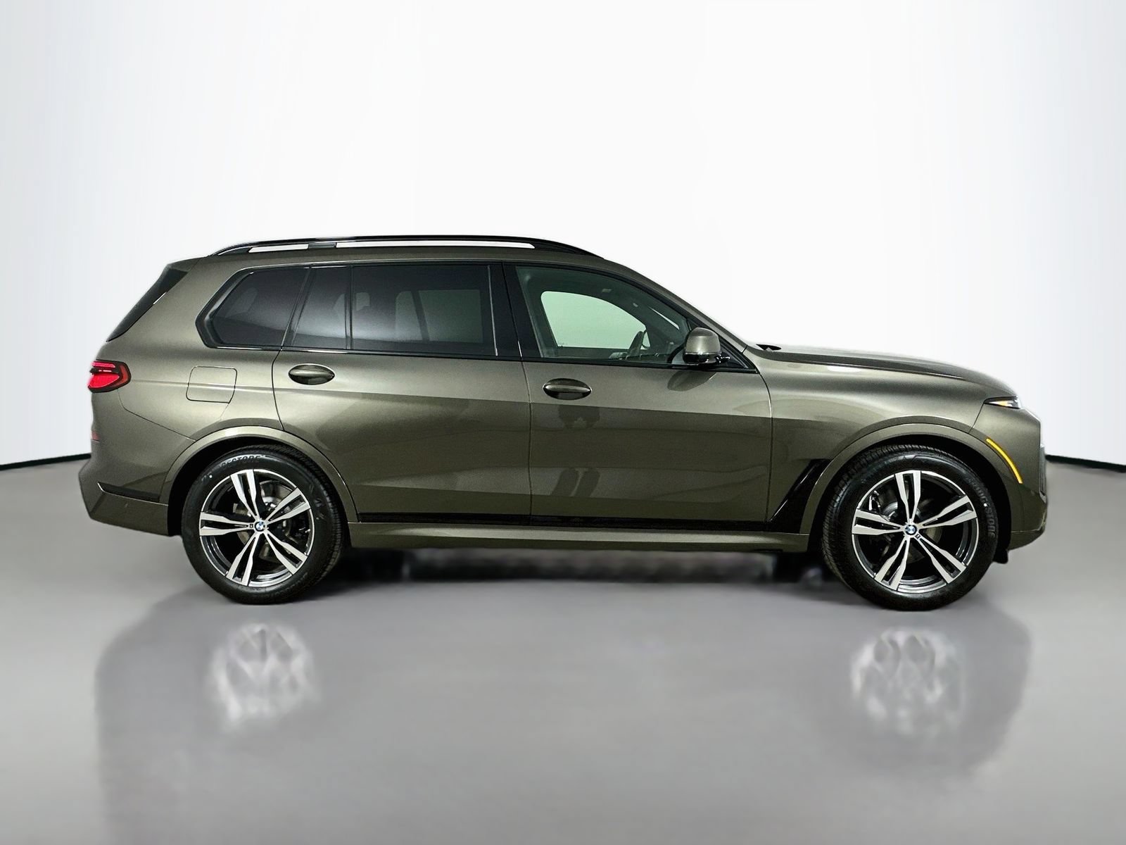 New 2027 BMW X7 xDrive40i w/ Executive Package AWD/4WD image 4