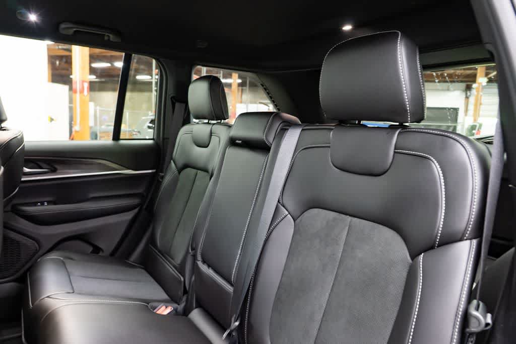 New 2026 Jeep Grand Cherokee Altitude AWD/4WD image 28
