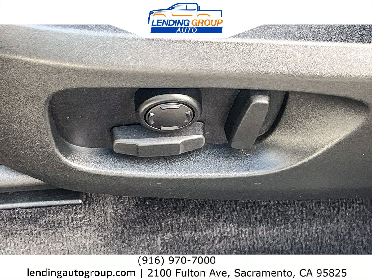 Used 2018 Land Rover Discovery Sport SE image 19