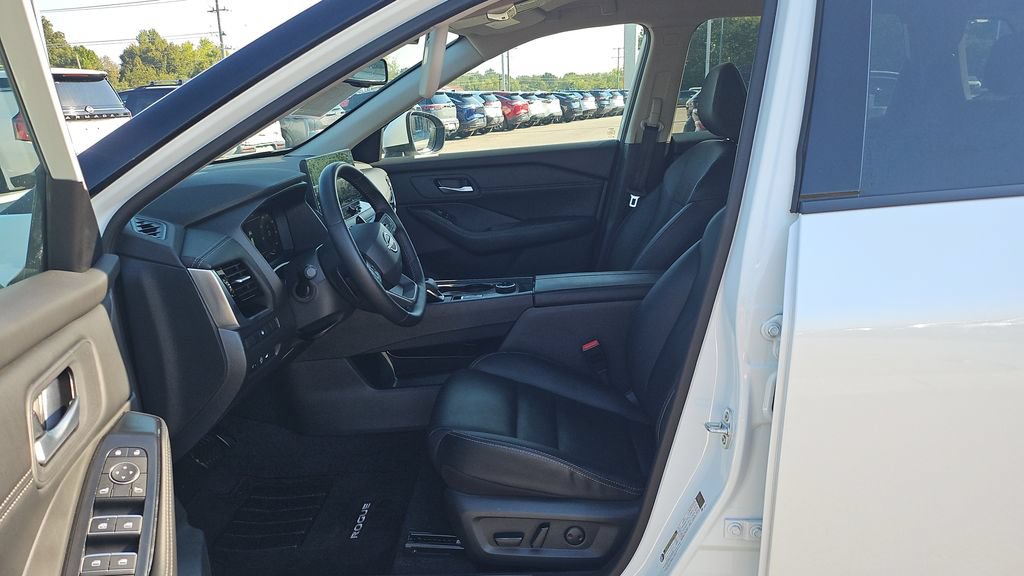 Used 2026 Nissan Rogue SL AWD/4WD image 4