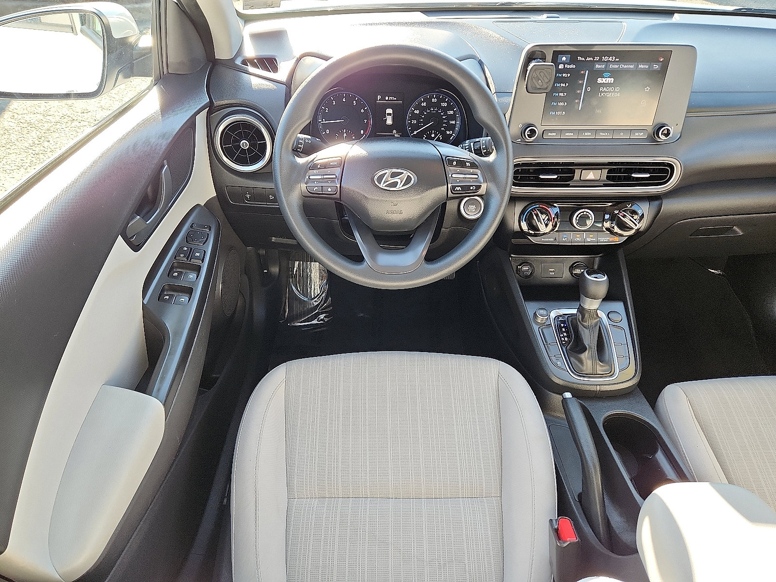 Used 2023 Hyundai Kona SEL image 11