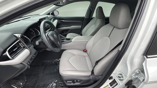 Used 2022 Toyota Camry SE w/ Convenience Package FWD image 18