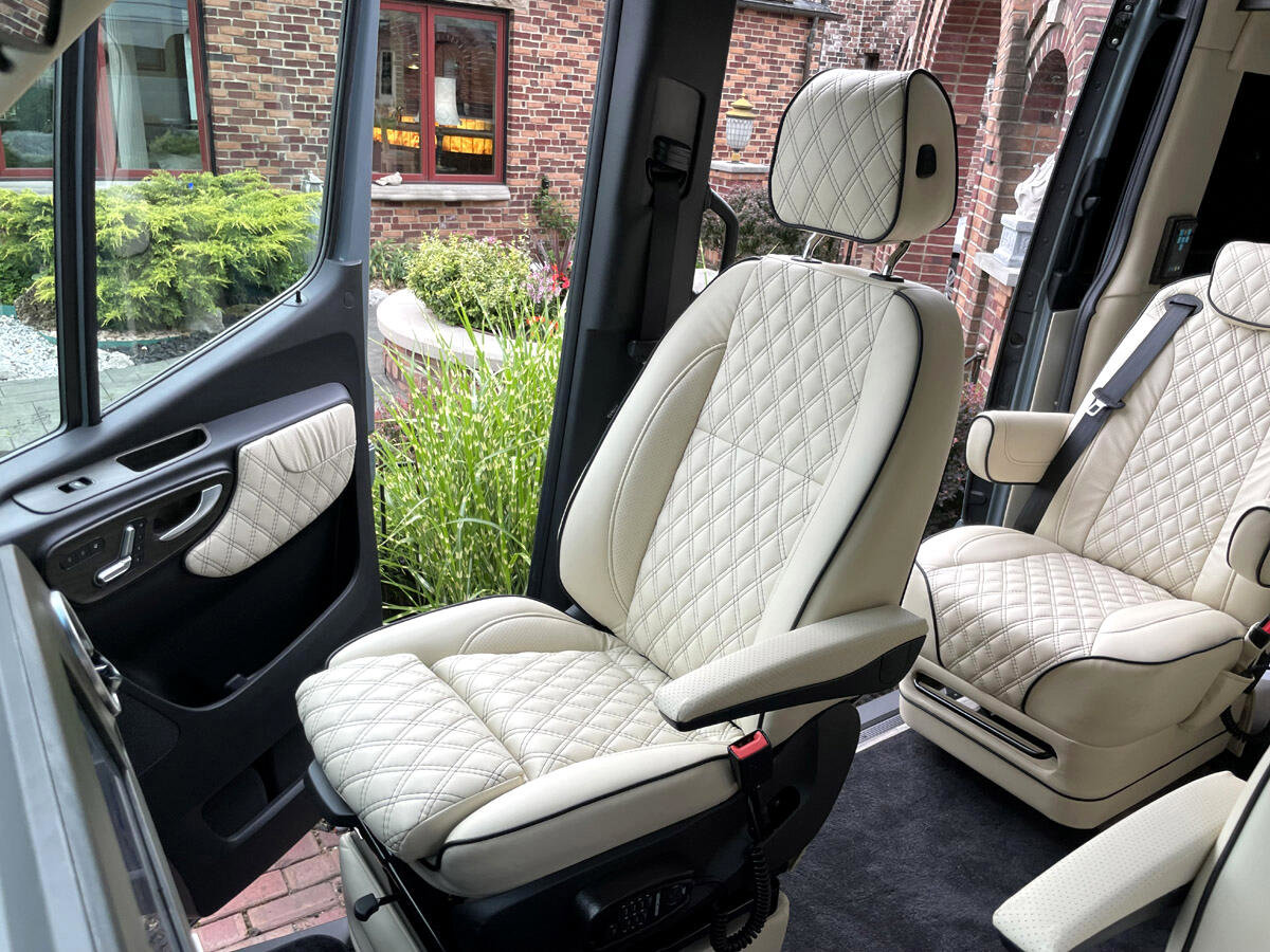 Used 2021 Mercedes-Benz Sprinter 3500 image 3