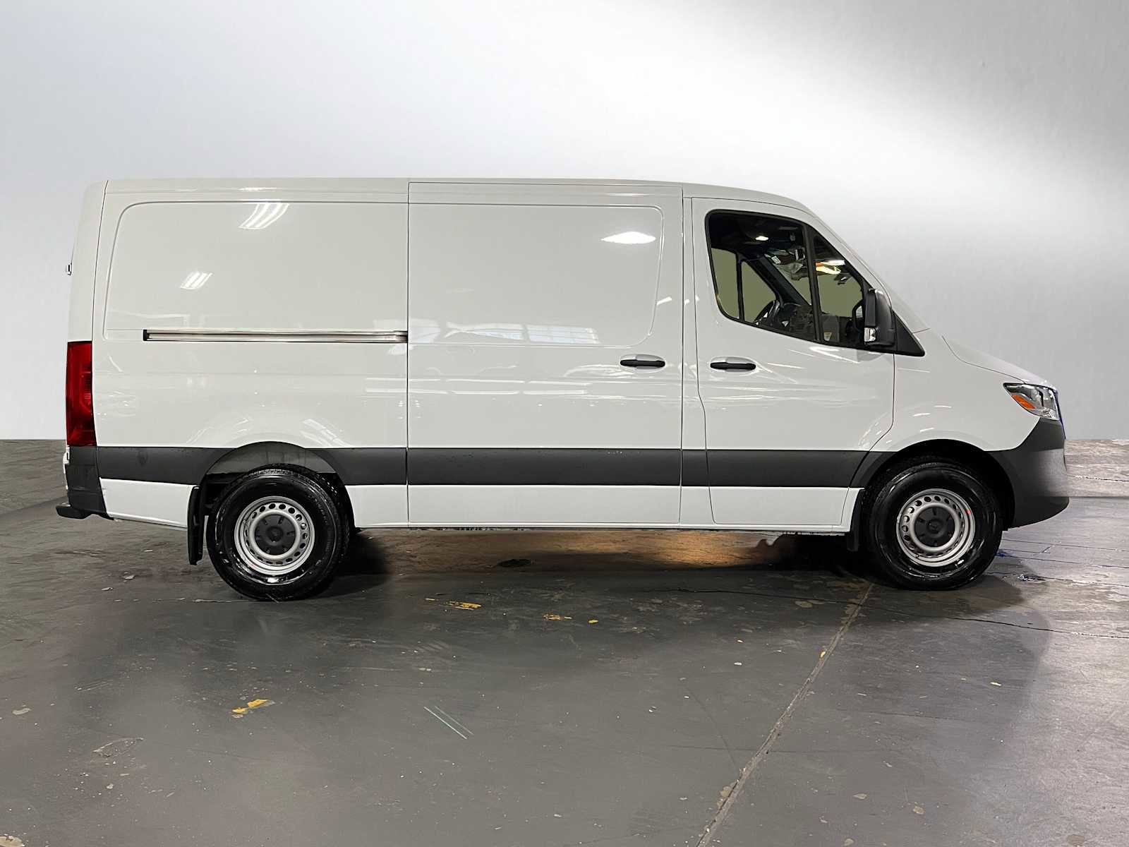 Used 2025 Mercedes-Benz Sprinter 2500 image 2
