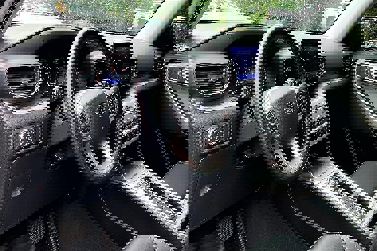 Used 2022 Ford Explorer XLT w/ Equipment Group 202A AWD/4WD image 17