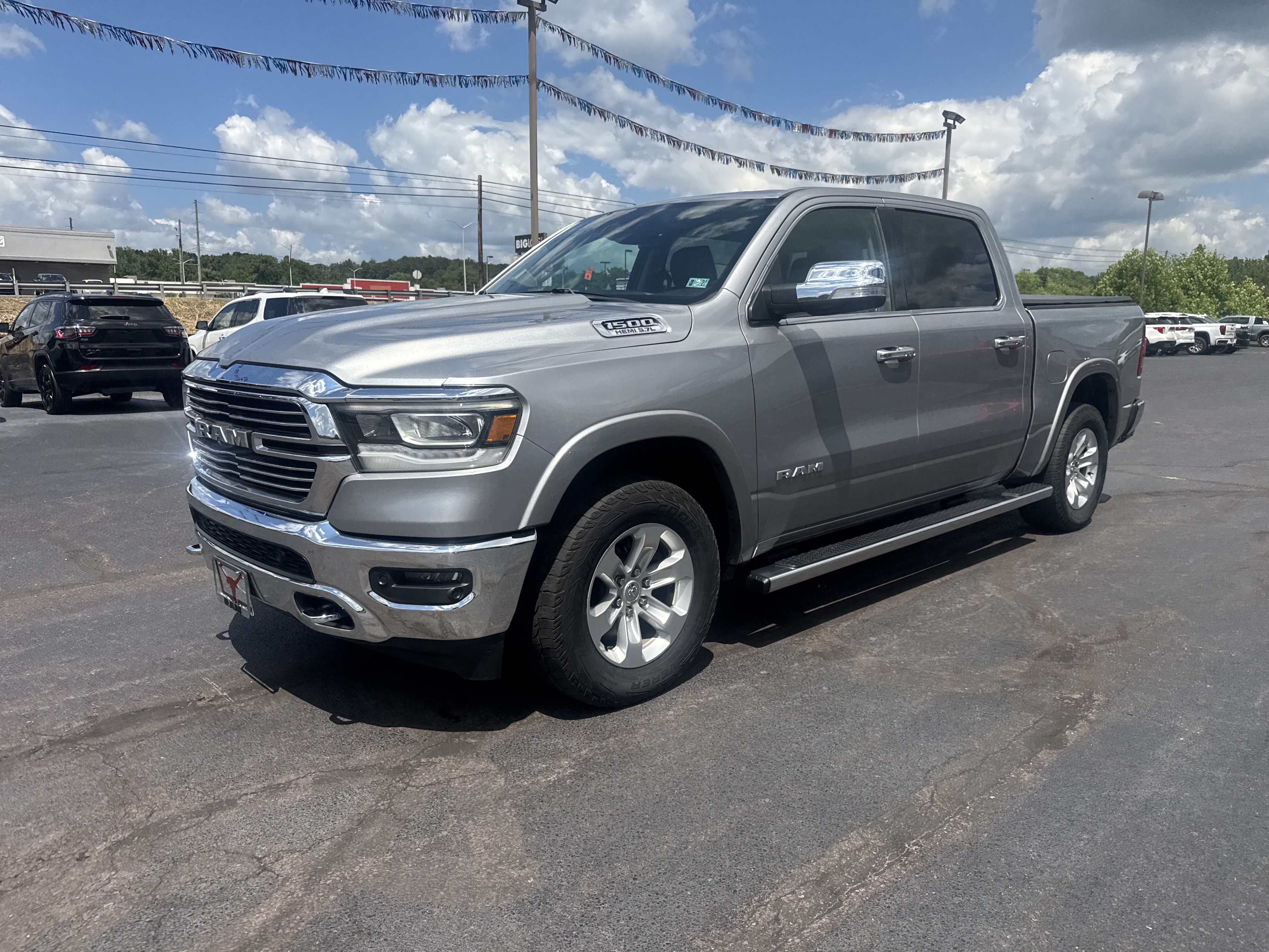 Used 2019 RAM 1500 Laramie AWD/4WD image 8