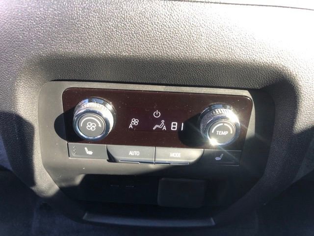 Used 2024 Chevrolet Traverse RS image 37