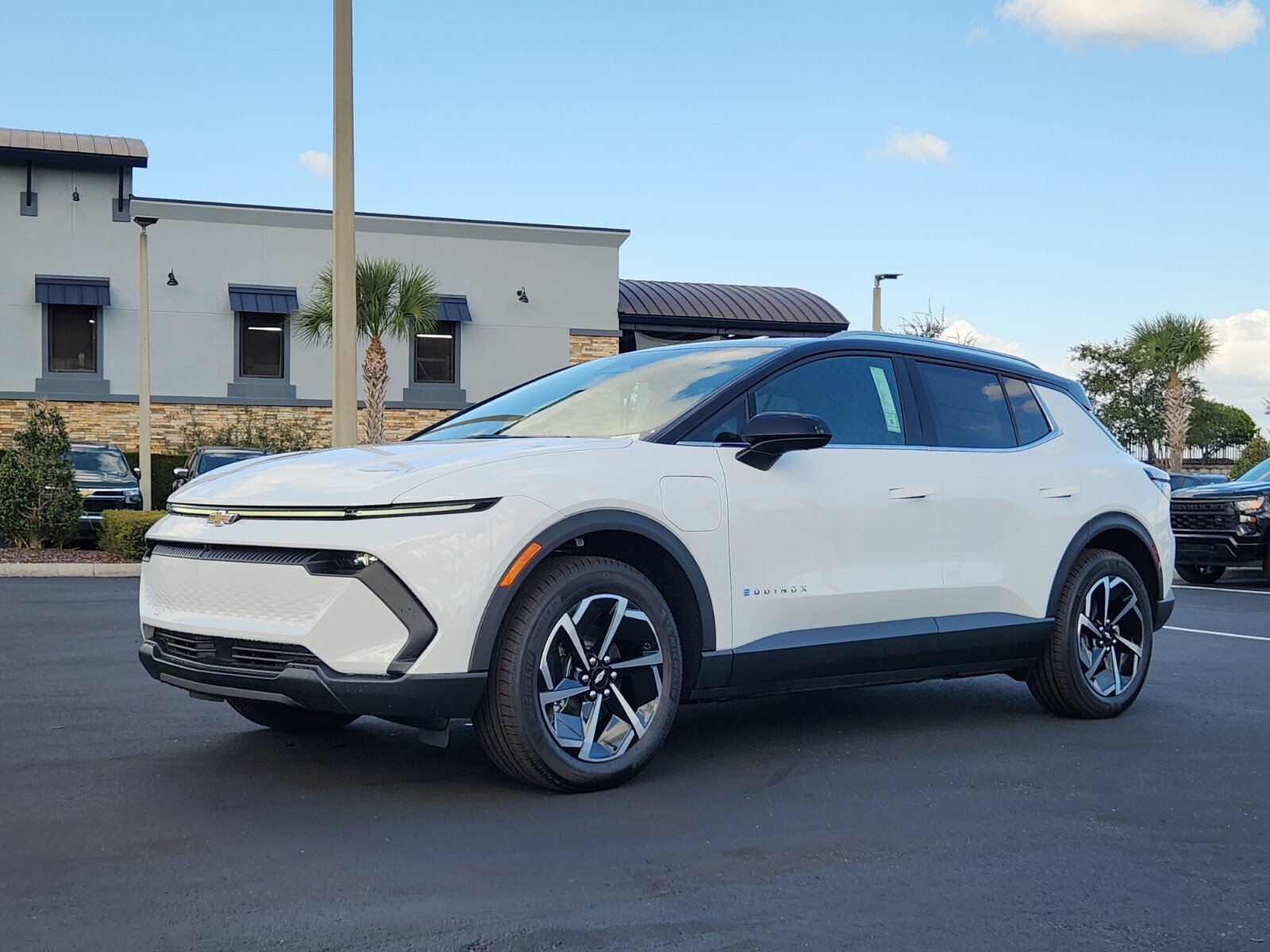 New 2026 Chevrolet Equinox EV LT image 2