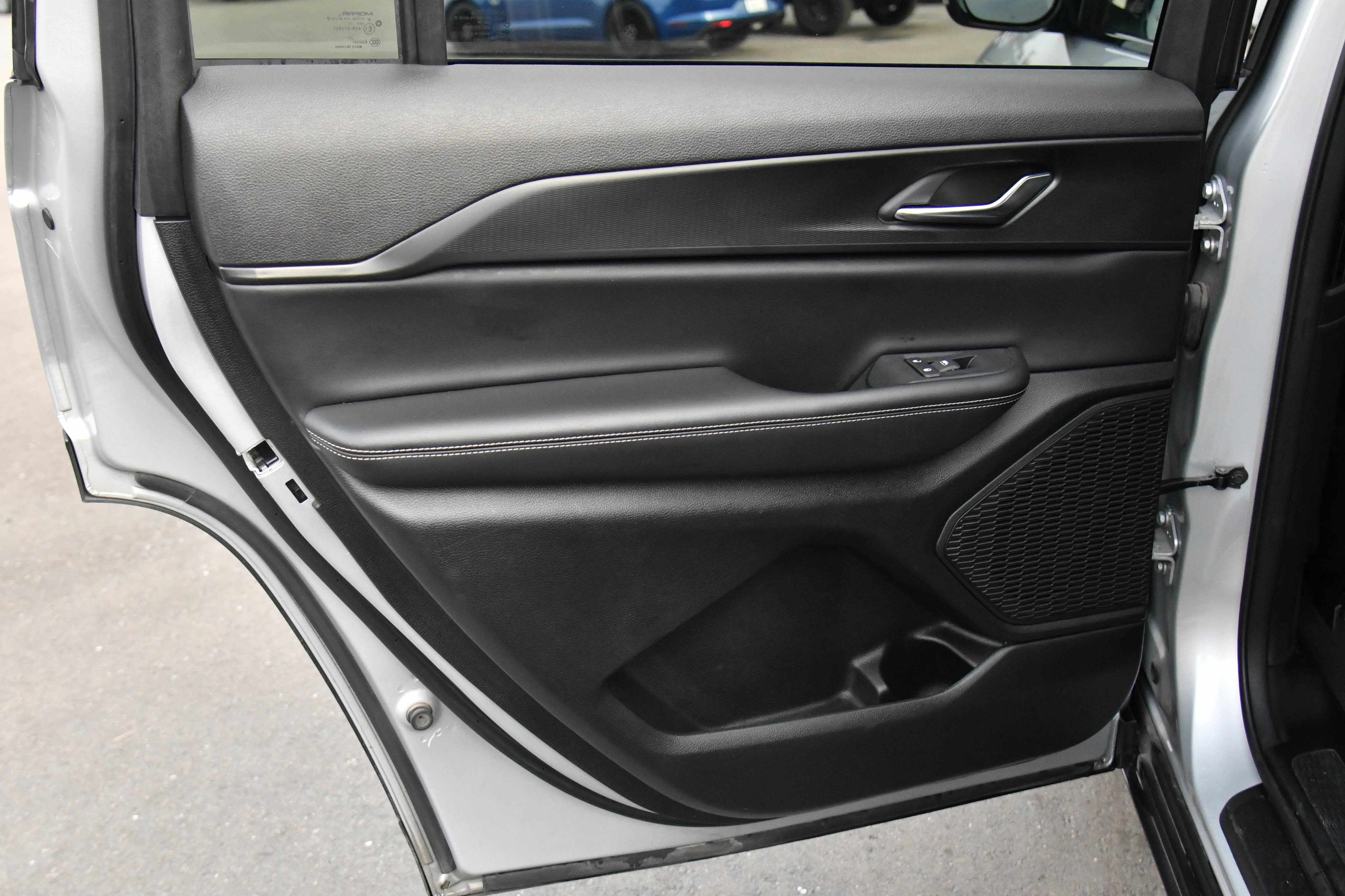 Used 2024 Jeep Grand Cherokee L Laredo image 38