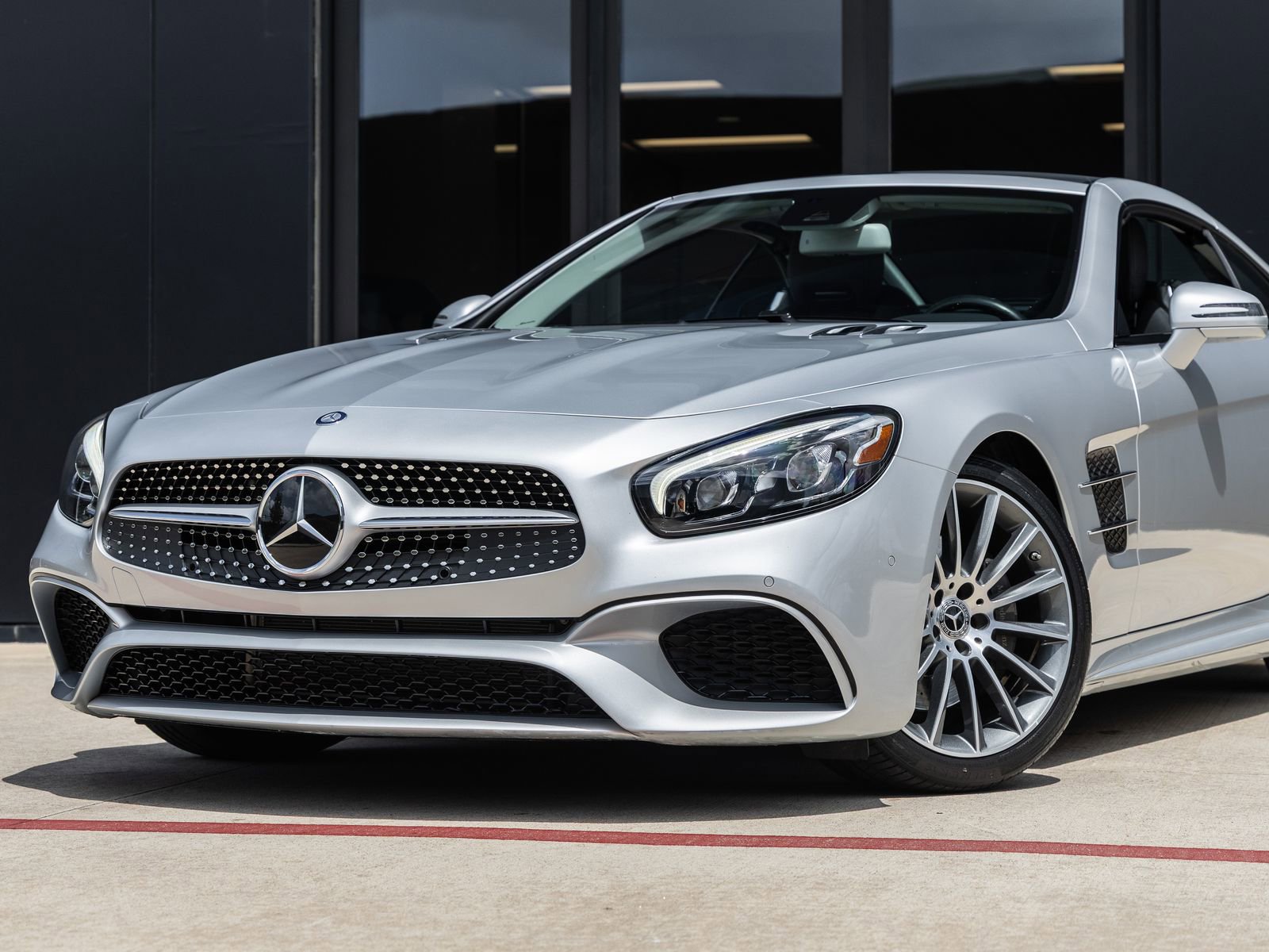 Used 2017 Mercedes-Benz SL 450 image 3