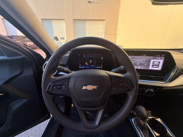Used 2025 Chevrolet Trax LT FWD image 22