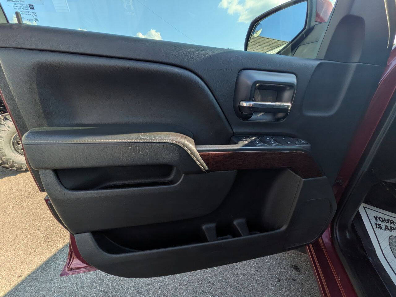 Used 2014 GMC Sierra 1500 SLE w/ SLE Value Package AWD/4WD image 17