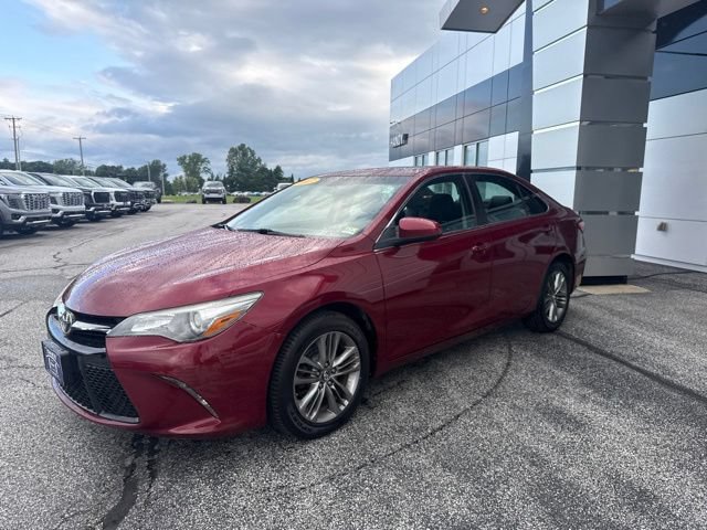 Used 2017 Toyota Camry SE w/ Moonroof Package FWD image 3