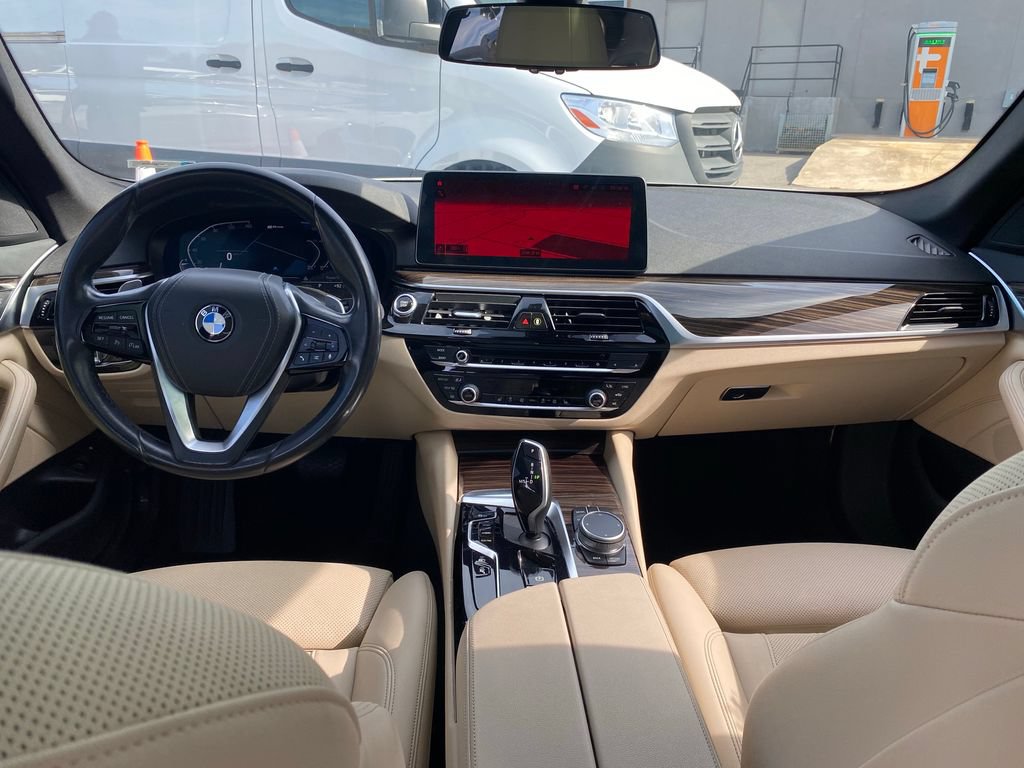 Used 2021 BMW 530e w/ Convenience Package RWD image 2