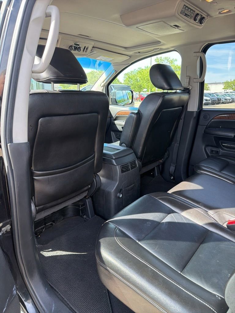 Used 2010 Nissan Armada Titanium w/ DVD Entertainment Pkg AWD/4WD image 2