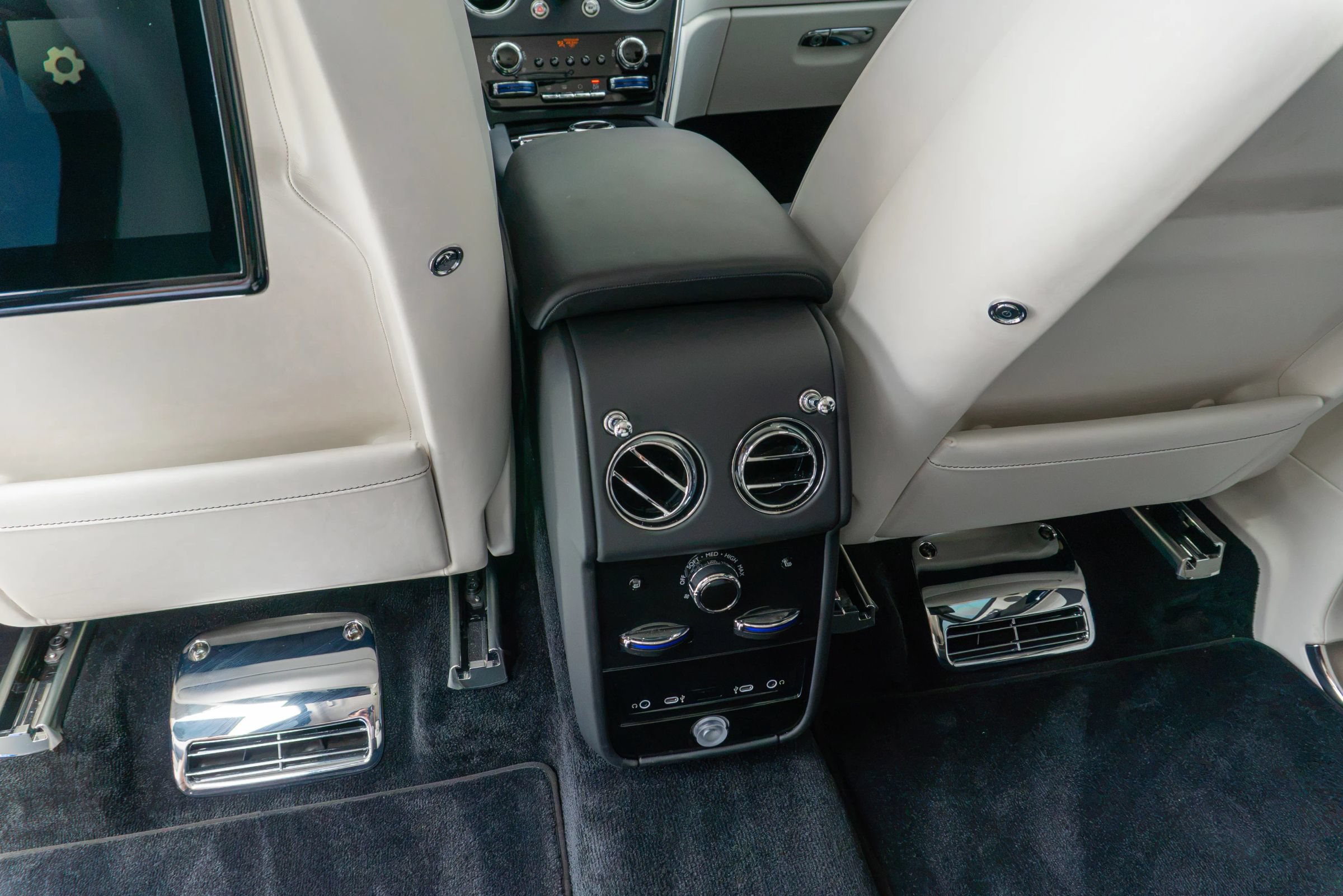 Used 2025 Rolls-Royce Cullinan AWD/4WD image 70