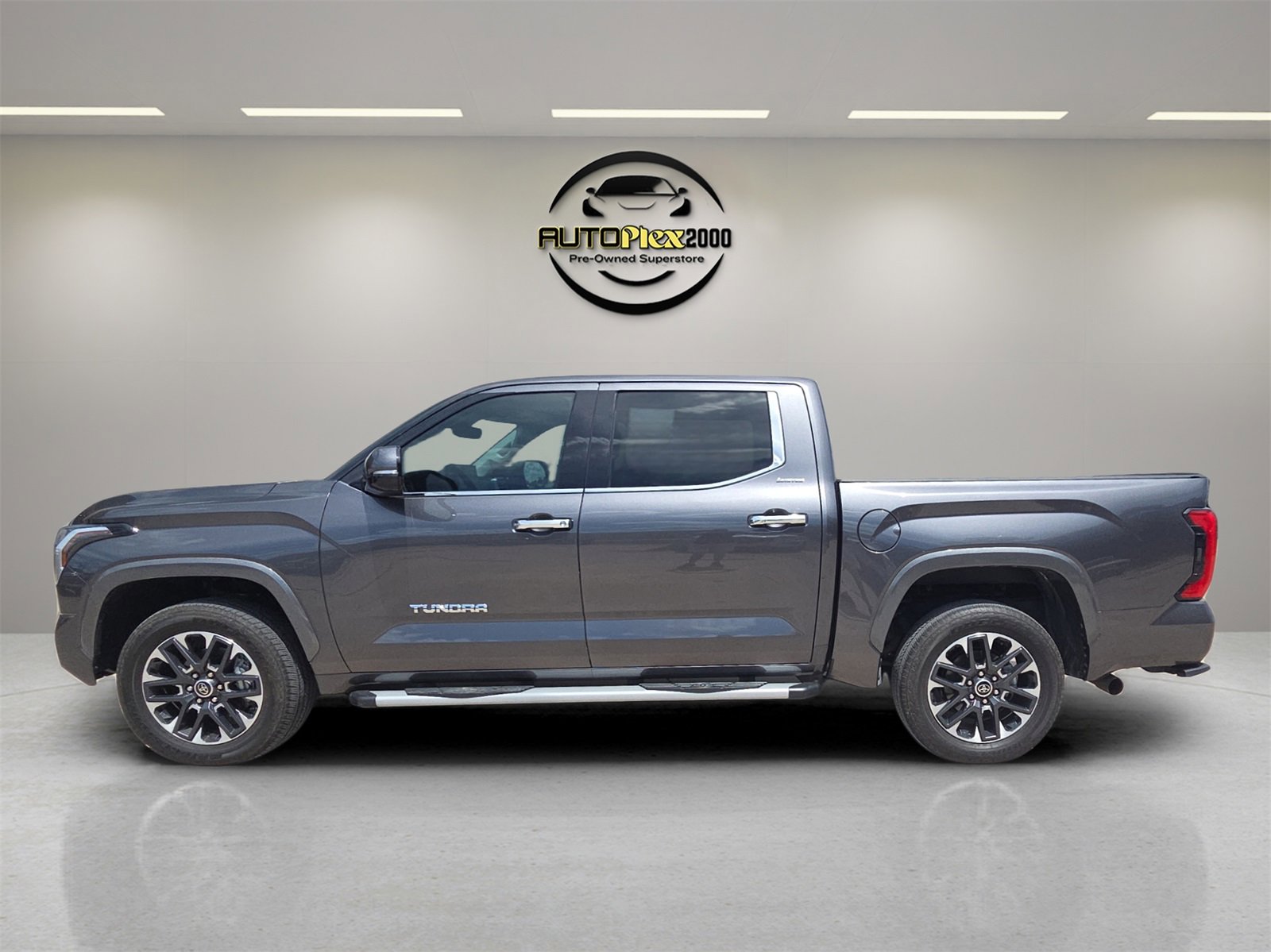 Used 2023 Toyota Tundra Limited image 2