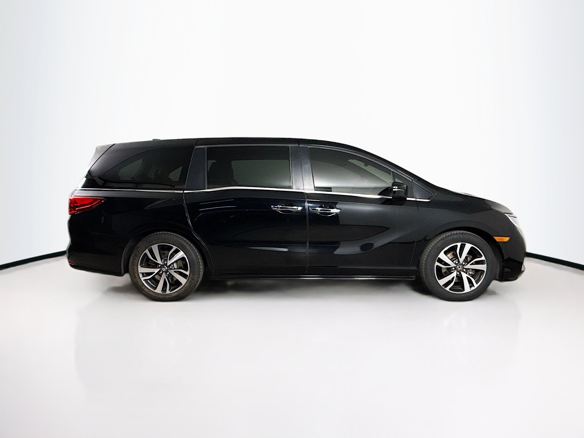 Used 2023 Honda Odyssey Touring image 2