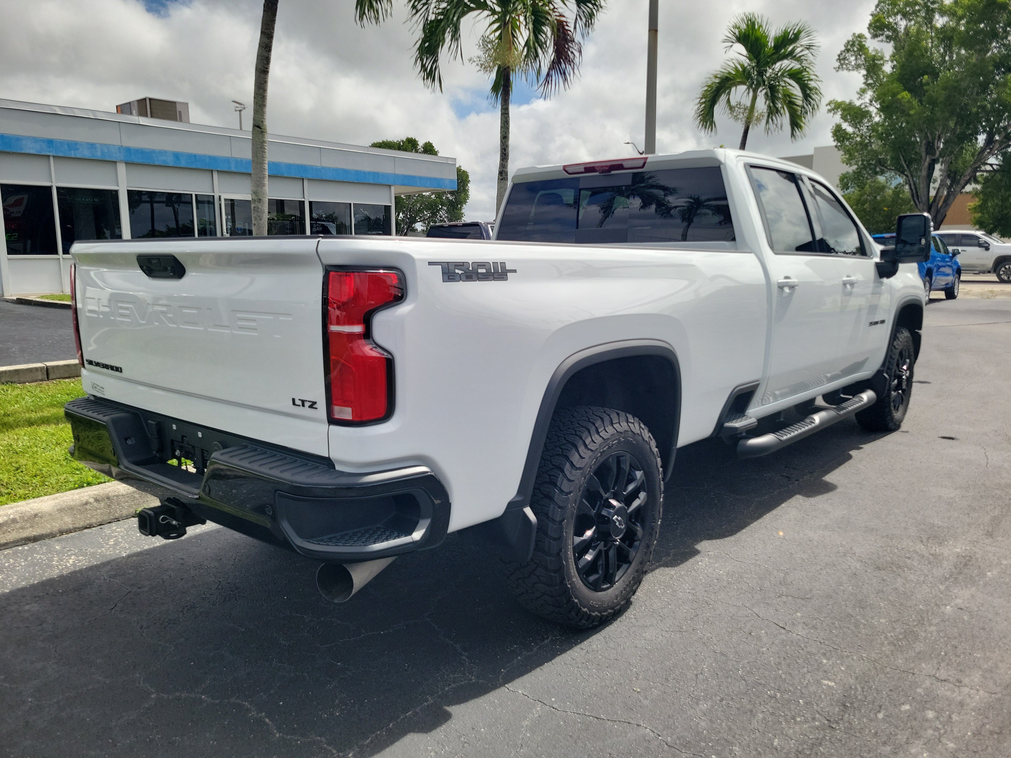 Used 2025 Chevrolet Silverado 3500 LTZ w/ Trail Boss Package AWD/4WD image 4
