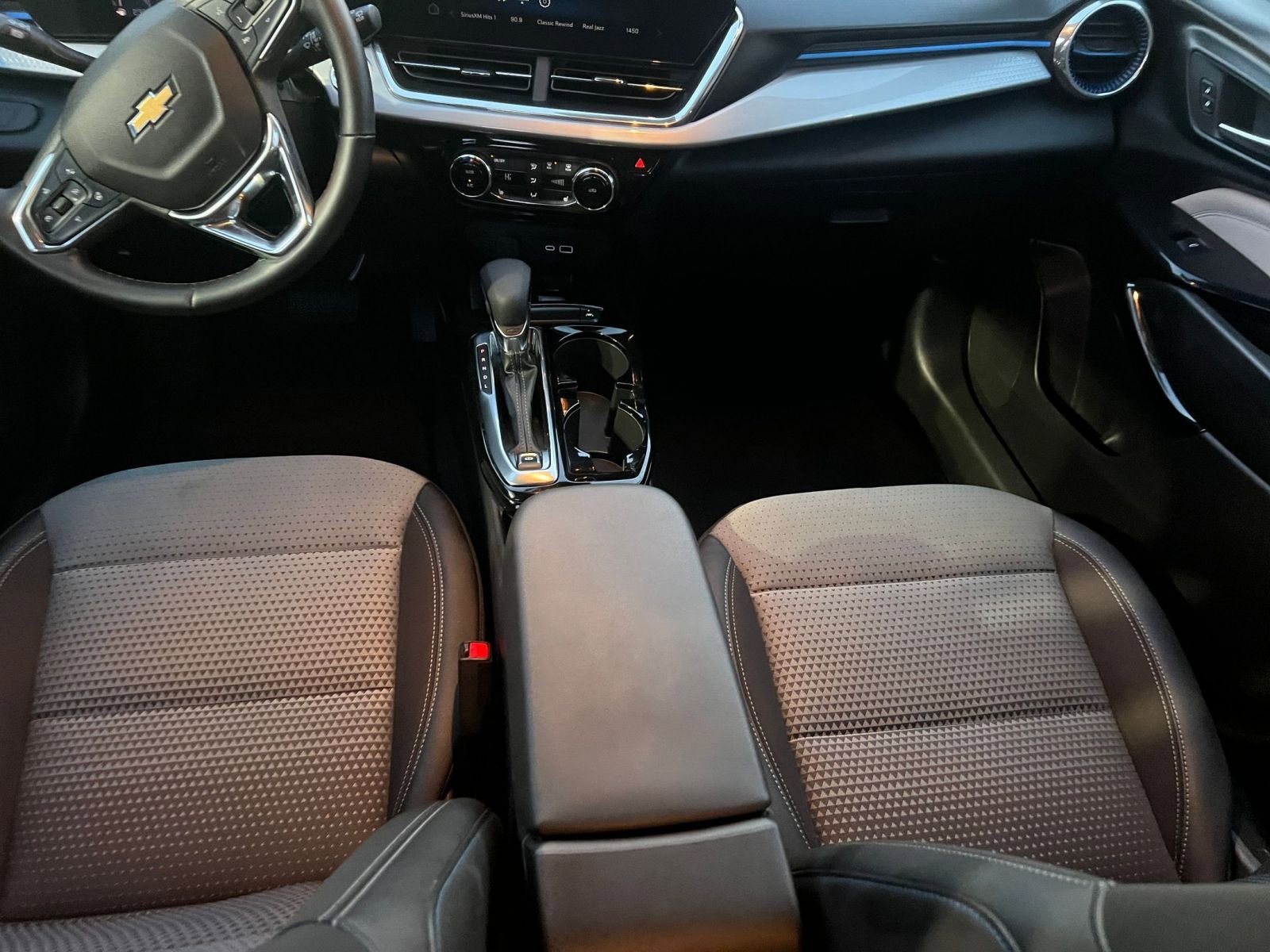 Used 2025 Chevrolet Trax LT w/ LT Convenience Package image 36