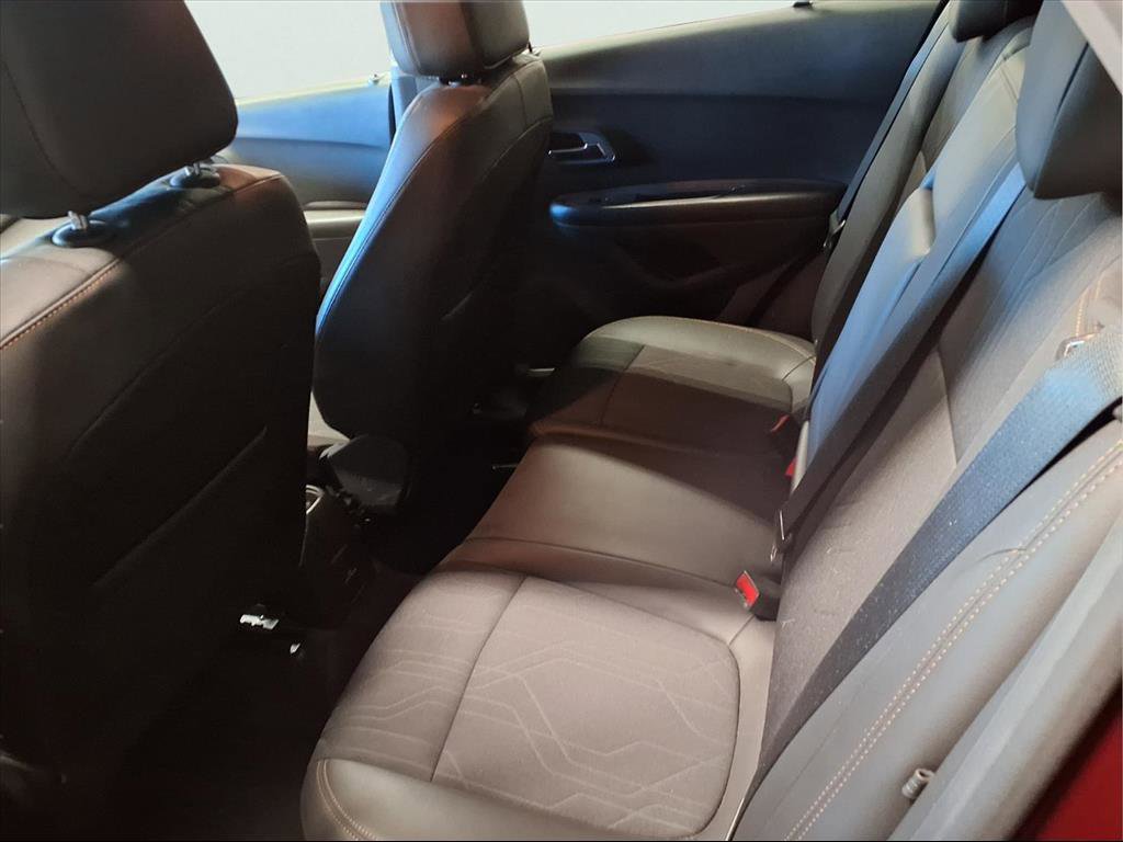 Used 2022 Chevrolet Trax LT w/ LT Convenience Package image 6