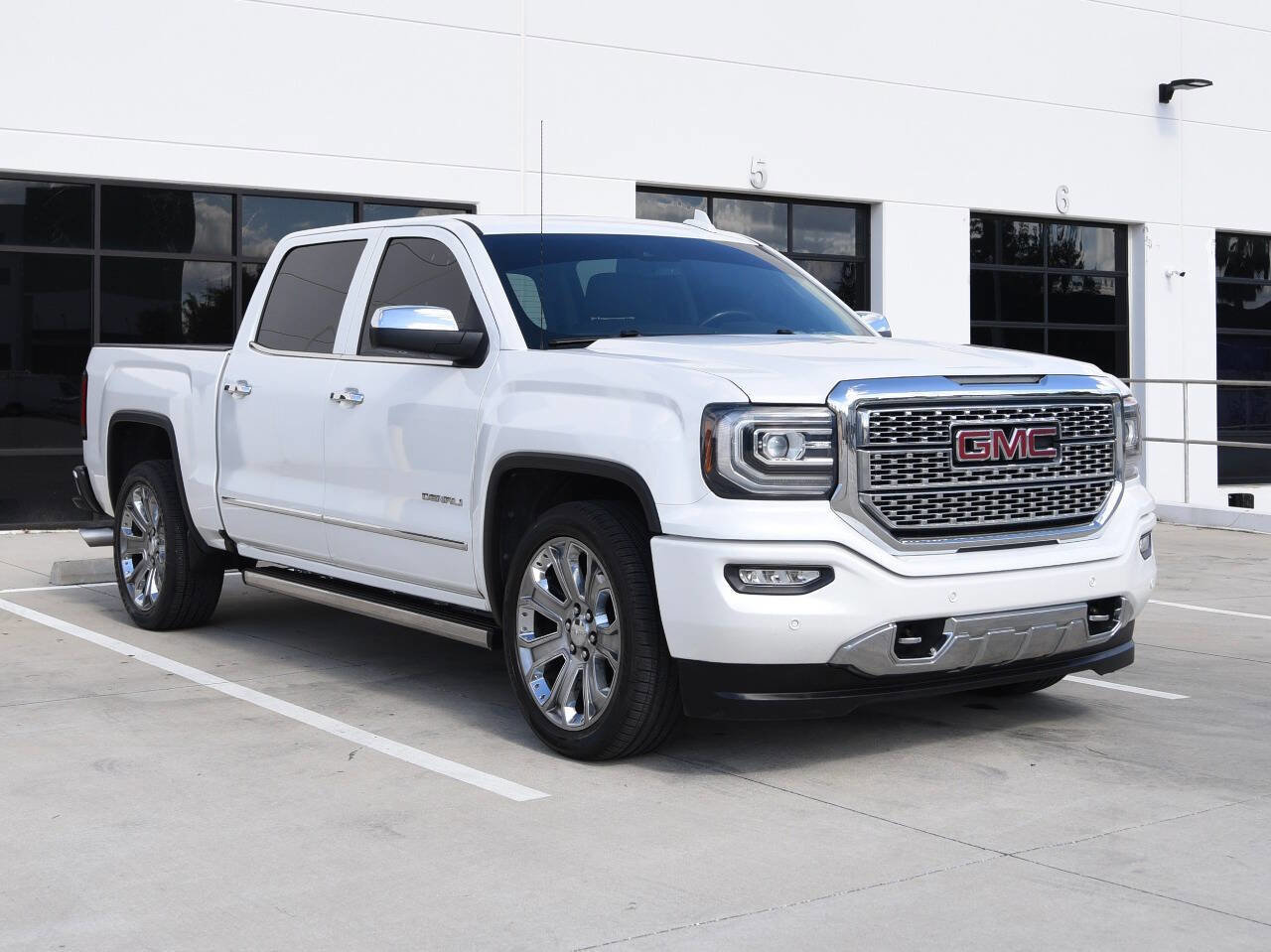 Used 2018 GMC Sierra 1500 Denali w/ Denali Ultimate Package AWD/4WD image 4