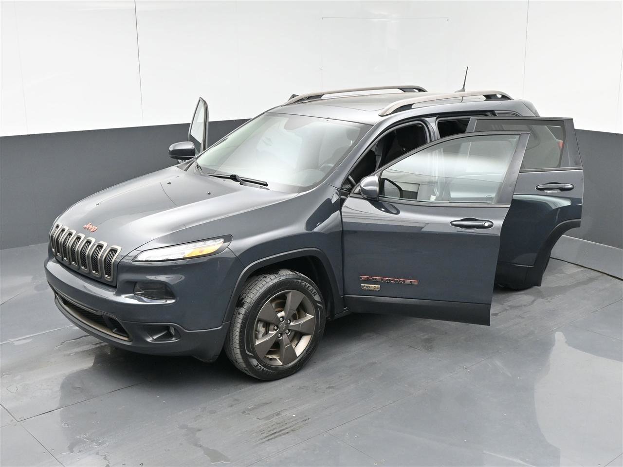 Used 2017 Jeep Cherokee 75th Anniversary image 40