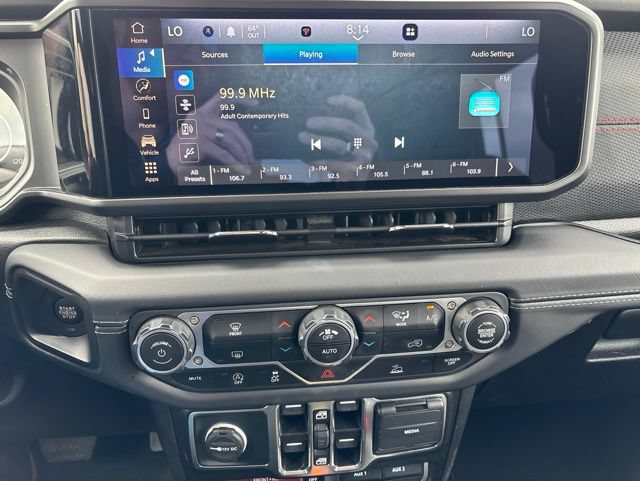 Used 2025 Jeep Wrangler Unlimited Rubicon AWD/4WD image 15