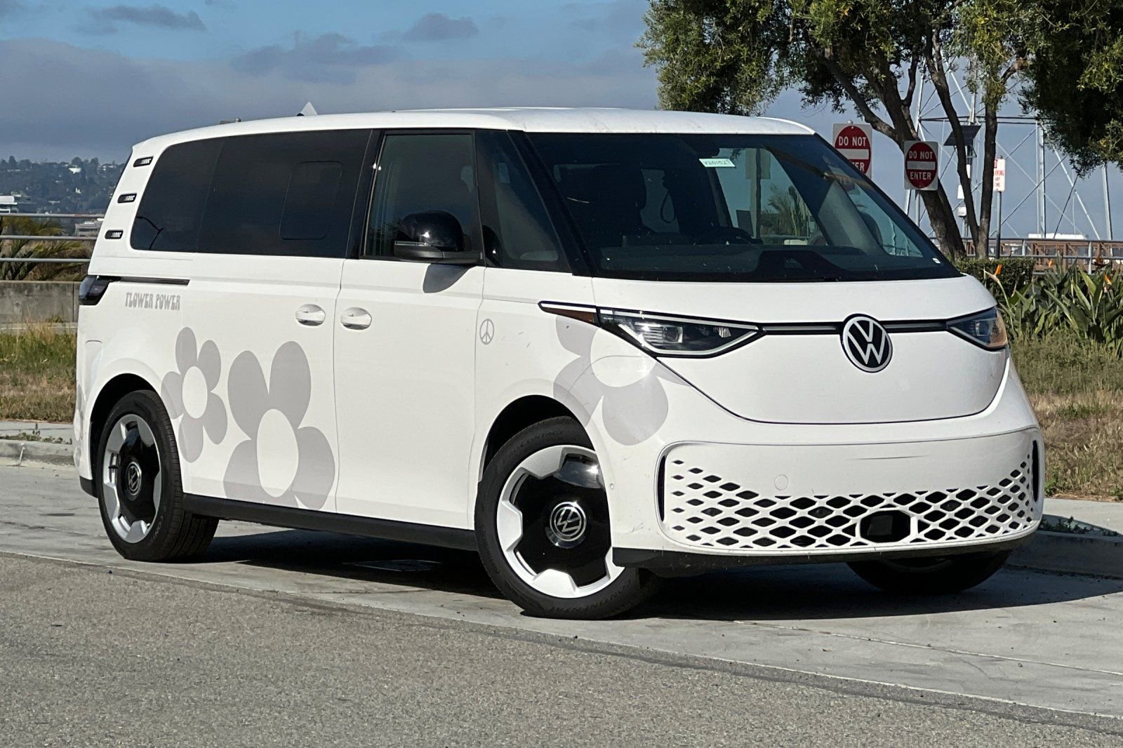 New 2025 Volkswagen ID. Buzz Pro S RWD image 2