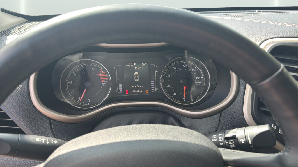 Used 2017 Jeep Cherokee 75th Anniversary FWD image 13